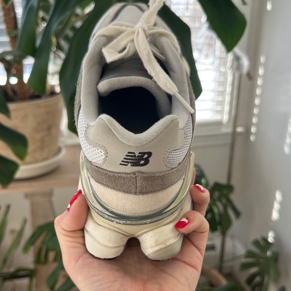 New Balance Women's Beige and Gray Sneakers 9060 W10.5 - Picture 4 of 7